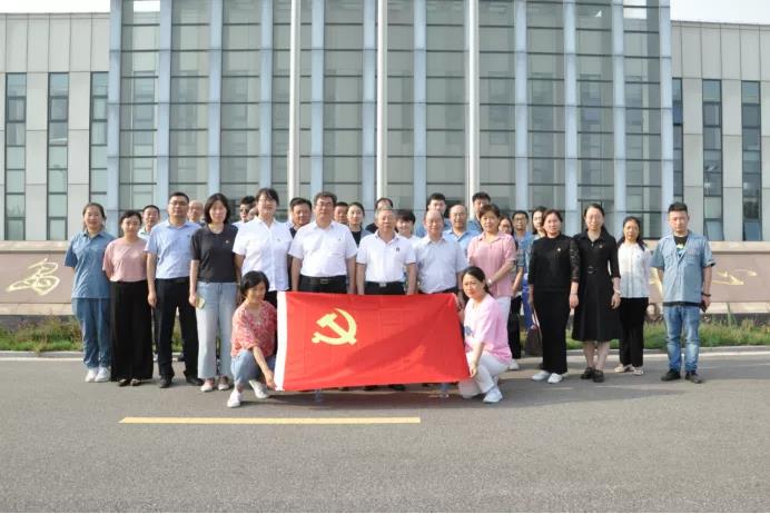 红星集团组织党员赴青岛海水稻研发中心参观学习
